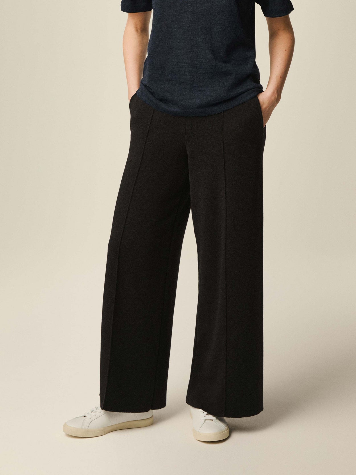 The Flow Trousers Anthracite Black Female Image