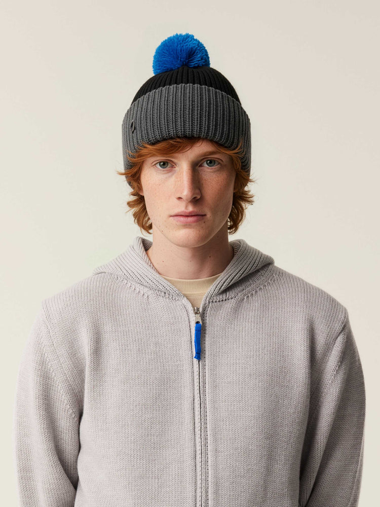 The Iconic Bobble Beanie Anthracite Black Image