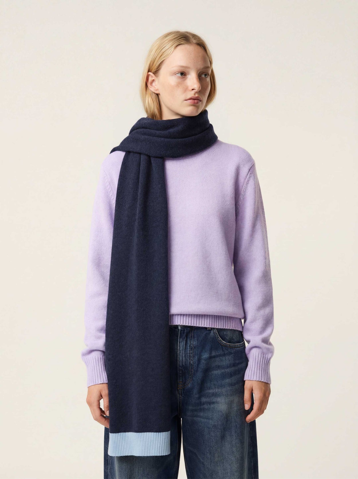 The Silhouette Scarf Pacific Blue Female Image