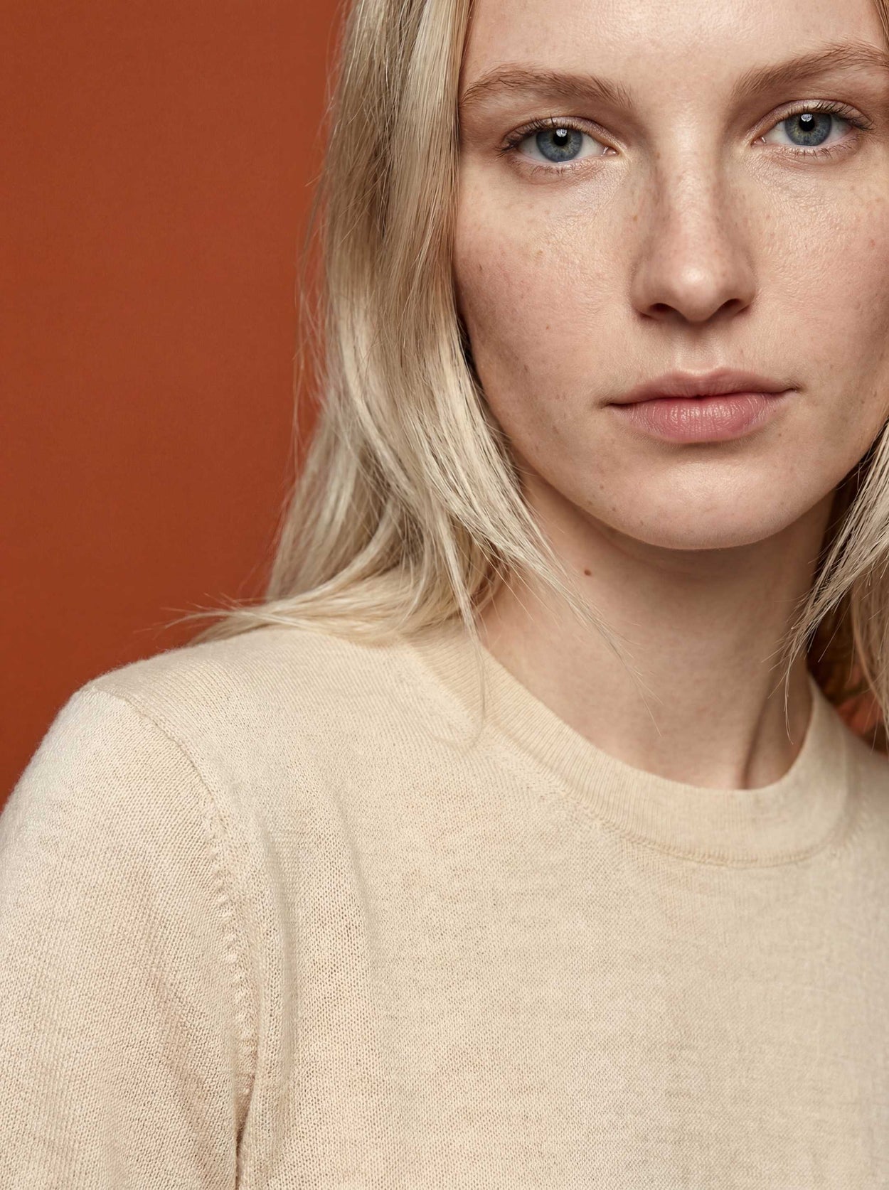 The Ultra-Light T-Shirt Almond White Female Image