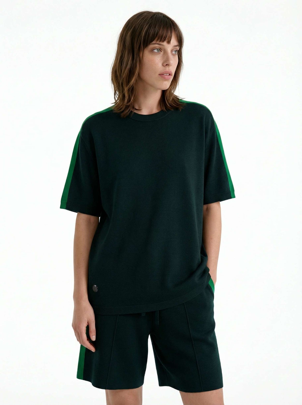 The Silhouette Shorts Forest Green Female Image