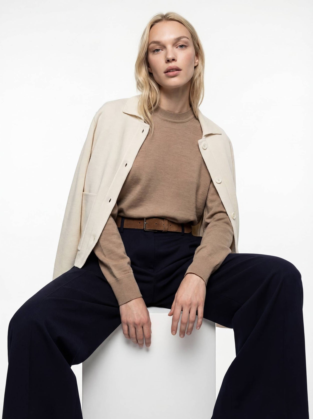 The Boxy Knitted Crewneck Fawn Brown Female Image