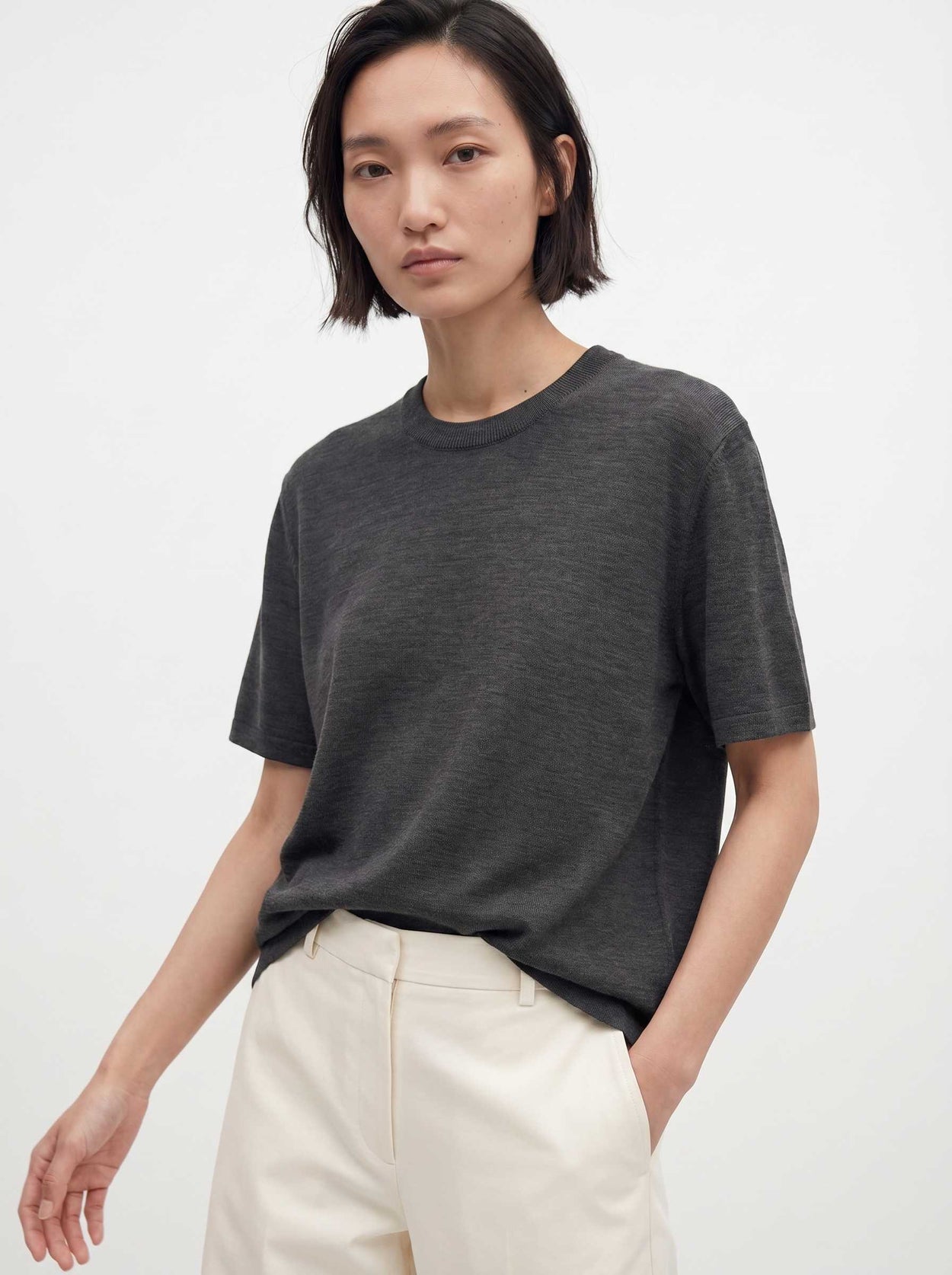 The Fine Knit T-Shirt Slate Grey Female Image