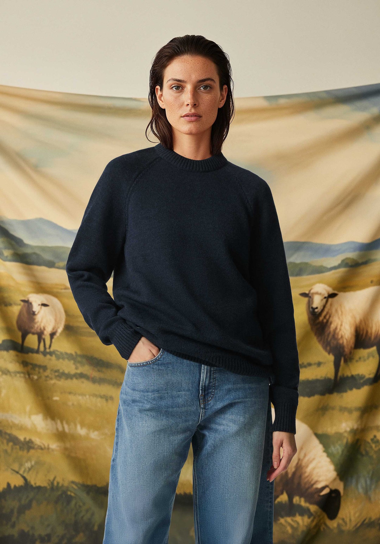 The Crewneck 2.0 Pacific Blue Female Image