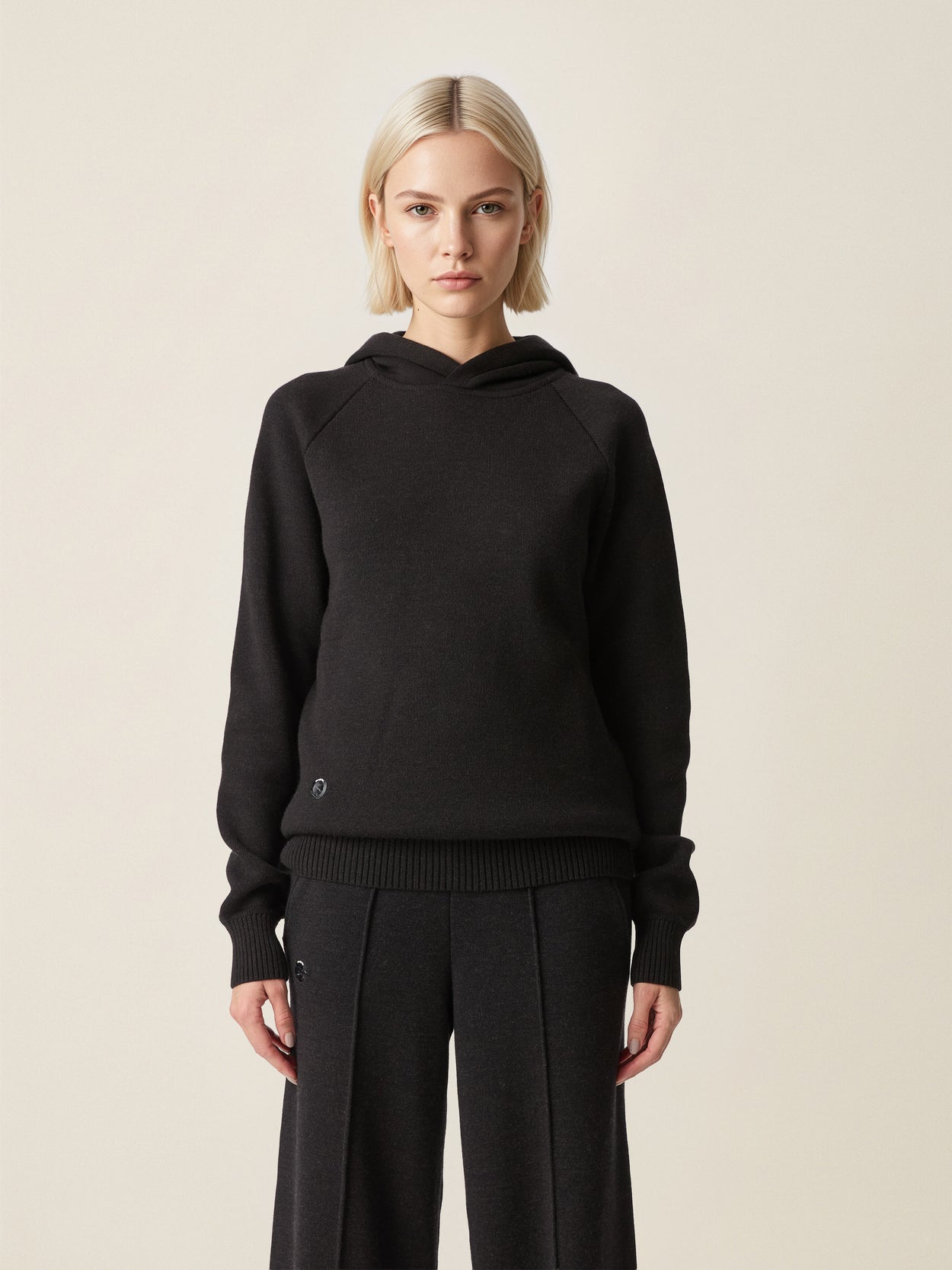 The Knitted Hoodie Anthracite Black Female Image