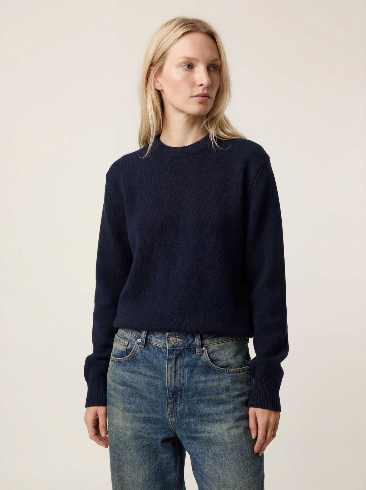 The Original Crewneck Pacific Blue Female Image