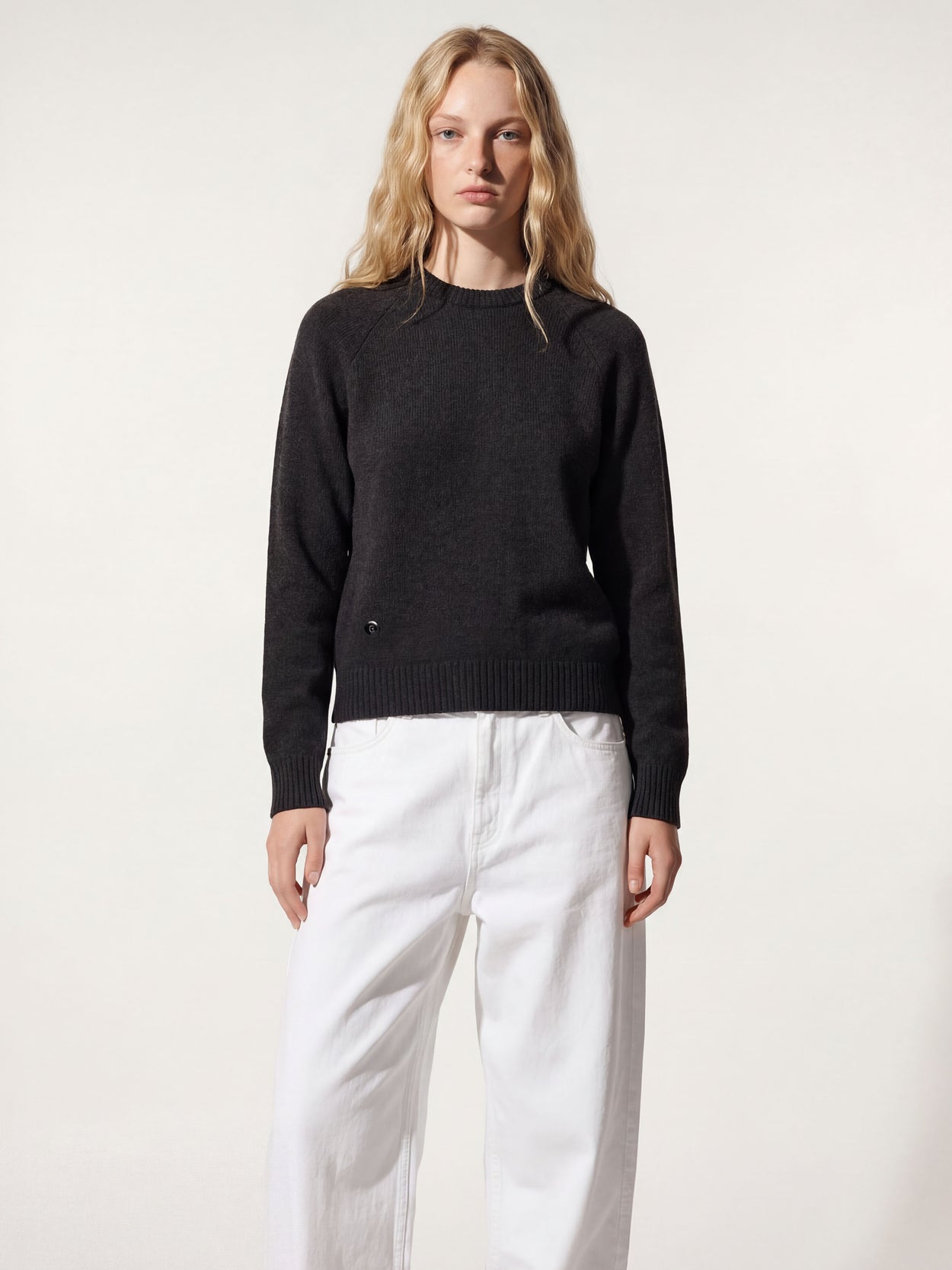 The Crewneck 2.0 Anthracite Black Female Image