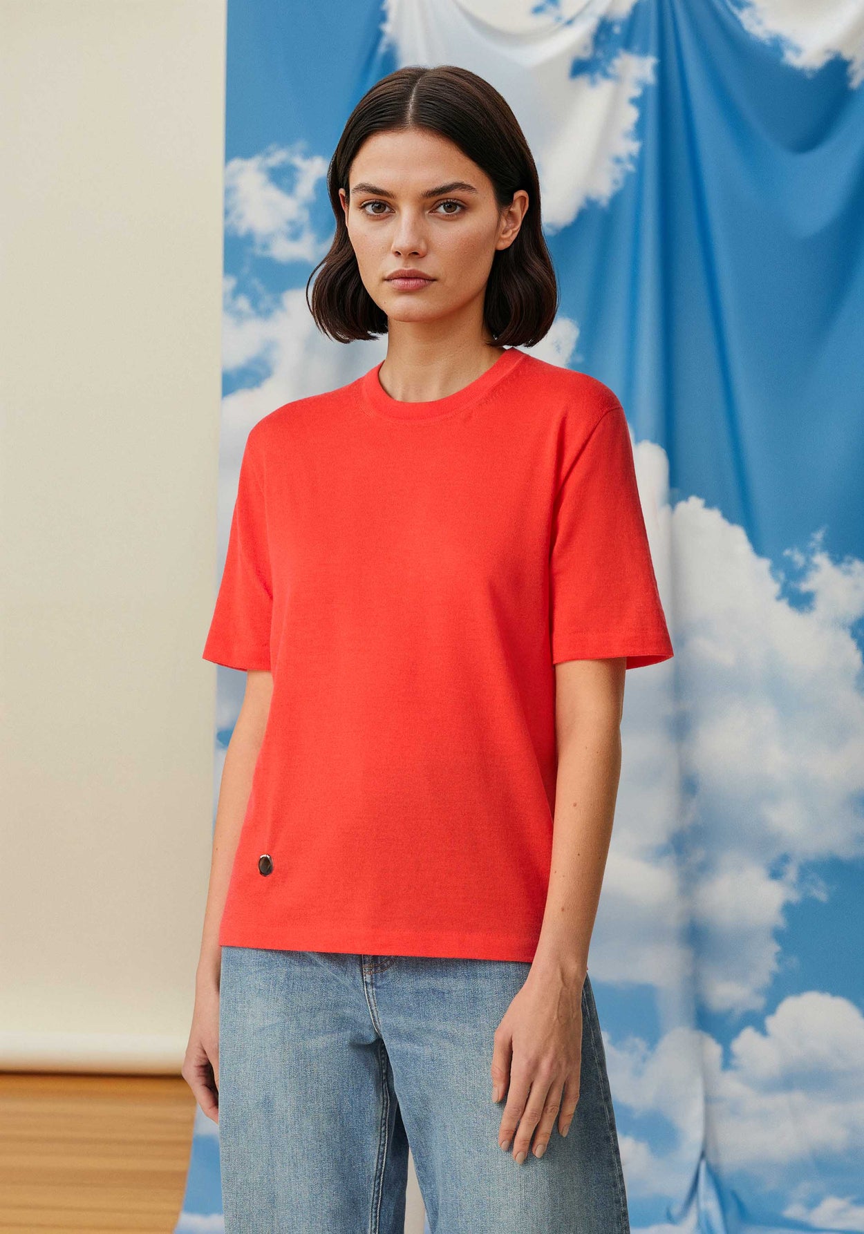 The Ultra-Light T-Shirt Poppy Red Female Image