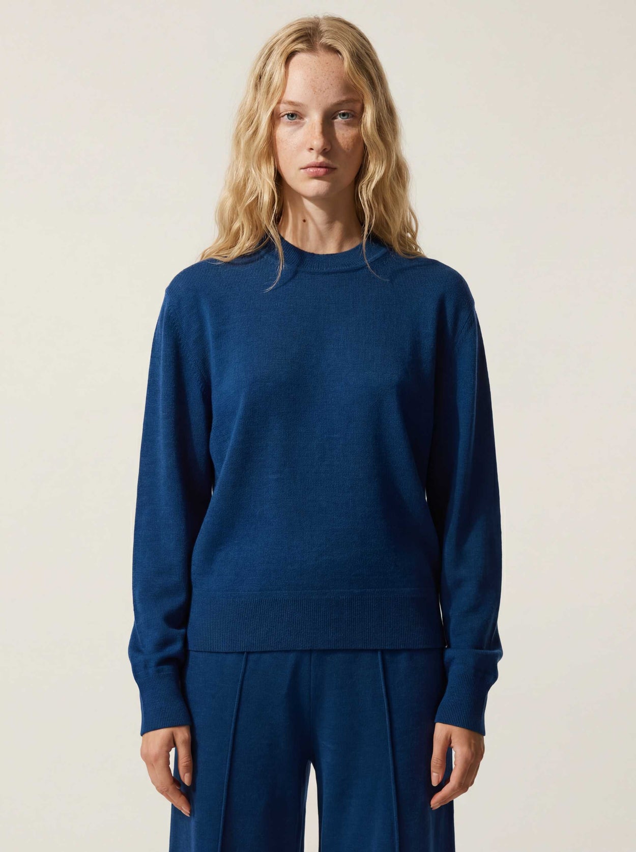 The Women's Fine Knit Crewneck Tasman Blue Female Image