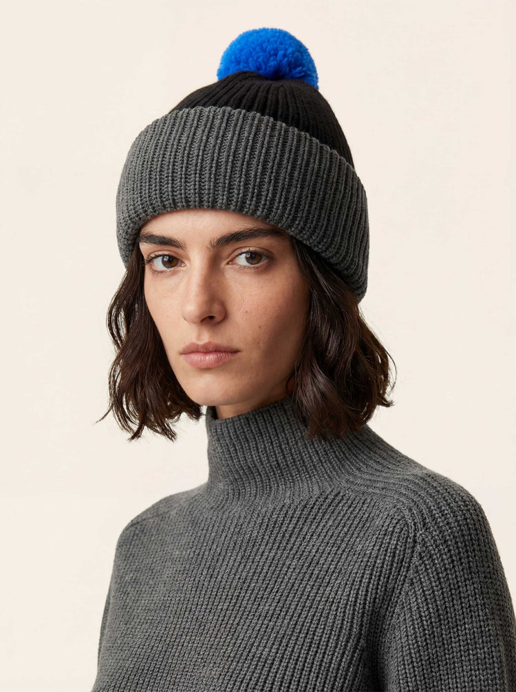 The Iconic Bobble Beanie Anthracite Black Image