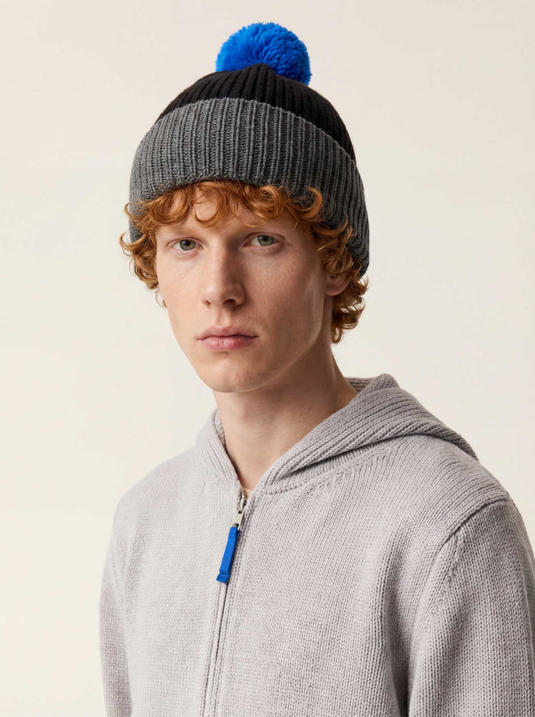 The Iconic Bobble Beanie Anthracite Black Image